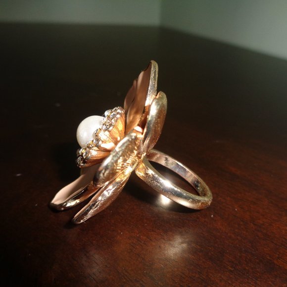 Flower ring-costume jewelry - Picture 5 of 9